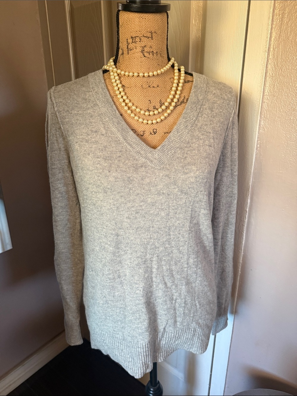 Cashmere Classic V-Neck Women's Sweater - Light Gray
